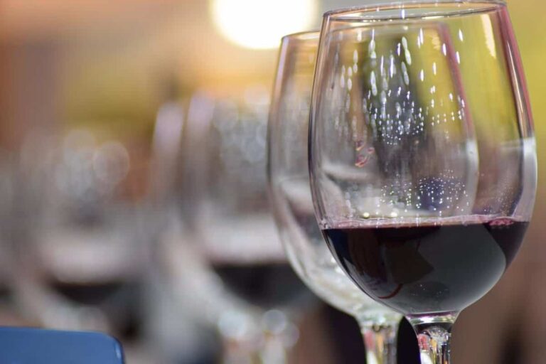 La Comisión Europea ya estudia el expediente de la nueva DO de vino 'Campo de Calatrava', singular por su origen volcáni La Comisión Europea ya estudia el expediente de la nueva DO de vino 'Campo de Calatrava', singular por su origen volcáni