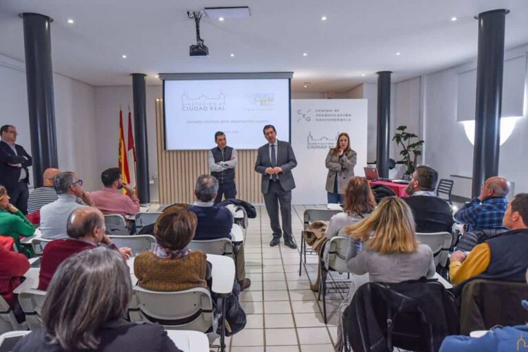 El Caballero se reúne con Representantes de Alojamientos Rurales de la Provincia para Fomentar el Desarrollo del Sector