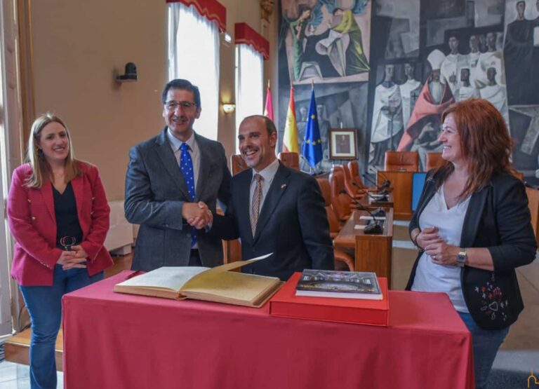 El presidente de las Cortes de CLM, Pablo Bellido visita la diputación de Ciudad Real por el 40 Aniversario del Estatuto de Autonomía