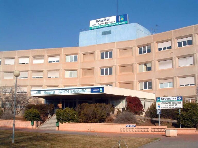 Una mujer de 70 años sufre inhalación de humo tras el incendio en una cocina en Puertollano