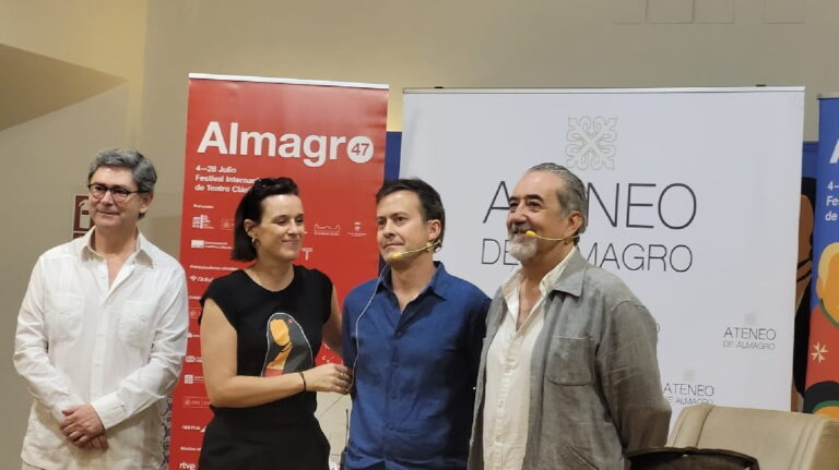 Pedro Yagüe primer invitado en el Parador de Versos libres a plena luz, organizado por el Ateneo de Almagro en el marco del 47 Festival de teatro clásico