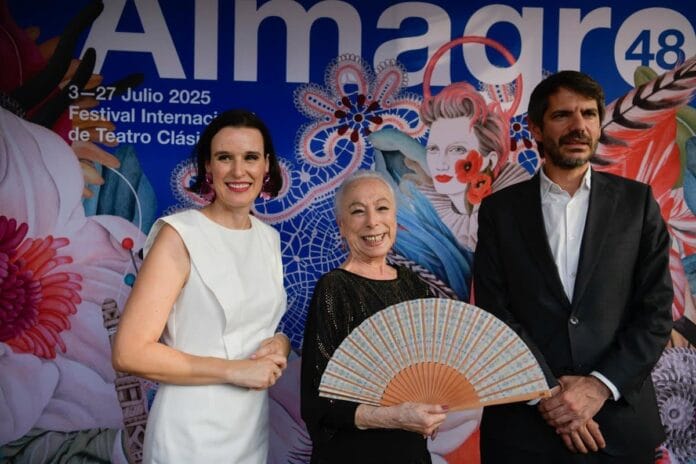 Cristina-Hoyos-hipnotiza-a-Almagro-bailando-a-Carmen-Amaya-y.jpg