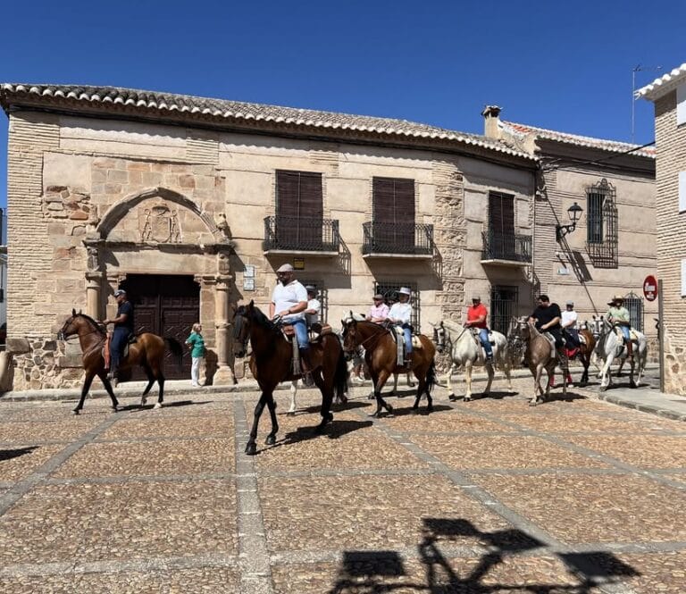 Pasacalles ecuestre cierra la Feria de Almagro 2025 en honor a San Bartolomé Apóstol.