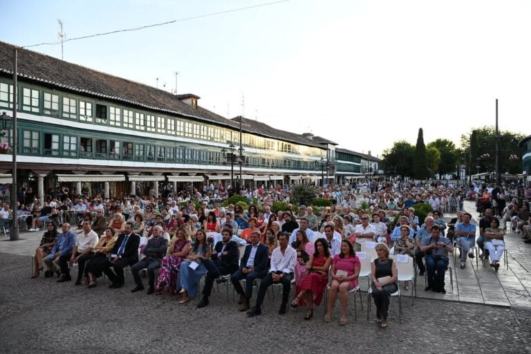 Noche de Ópera en Almagro: Éxito del Recital Lírico del Teatro Real en la Plaza Mayor