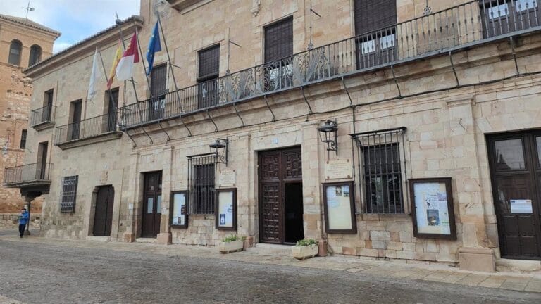 Almagro Lamenta el Fallecimiento de Mauricio Fernández Garza y Ensalza su Legado en el Municipio