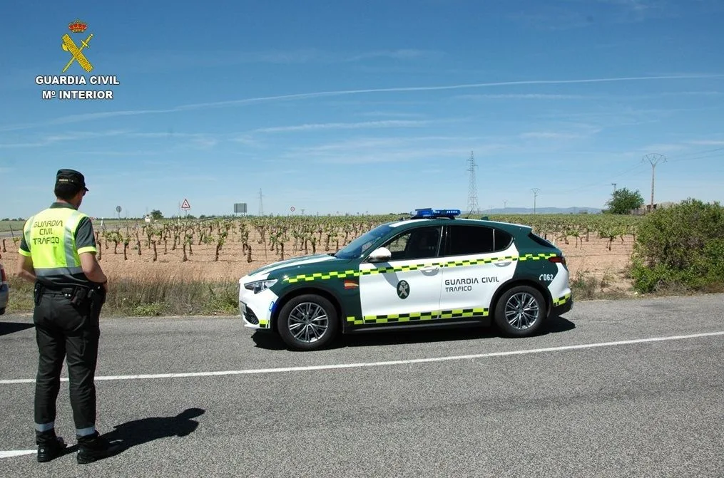 La Guardia Civil denuncia al conductor de una ambulancia por circular teniendo presencia de drogas en el organismo