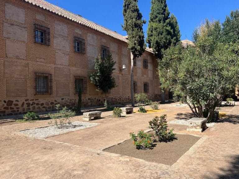 Inauguración del Jardín Cubillo de Aragón en el Parador de Almagro: homenaje al dramaturgo local