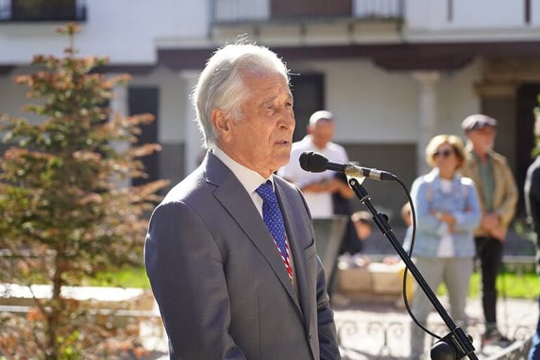 Conmemoración en Almagro: Unión y Lengua Común Celebradas en el Día Nacional