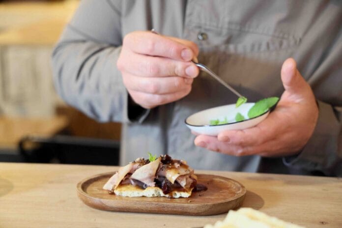 Rubén Urbano: En busca del título de chef medieval 2025 El cocinero seguntino Rubén Urbano, a por el título de Chef Medieval 2025 en Almazán