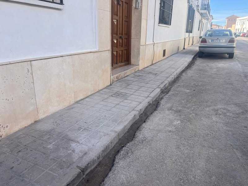 Almagro: Nuevas mejoras de accesibilidad y aceras gracias a peticiones vecinales 1 Almagro: Nuevas mejoras de accesibilidad y aceras gracias a peticiones vecinales - 585140177 910480621305952 1707337566711129354 n