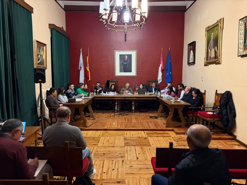 El Pleno de Almagro aprueba reactivar el Centro de Mayores y homenajea a Luis Molina López 1 El Pleno de Almagro aprueba reactivar el Centro de Mayores y homenajea a Luis Molina López - 592404558 918249997195681 381001752240499711 n