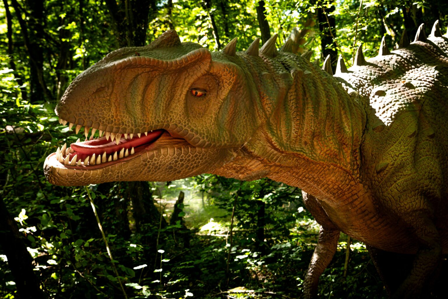 El Bosque Encantado Presenta Dinolandia Madrid: Una Aventura Familiar entre Dinosaurios 1 El Bosque Encantado abre DINOLANDIA MADRID el 28 de marzo: una experiencia entre dinosaurios para familias