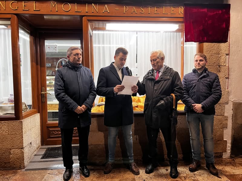 Confitería Molina celebra 144 años endulzando Almagro con reconocimiento del Ayuntamiento 1 Confitería Molina celebra 144 años endulzando Almagro con reconocimiento del Ayuntamiento - 621680523 959245293096151 4742458301437434622 n