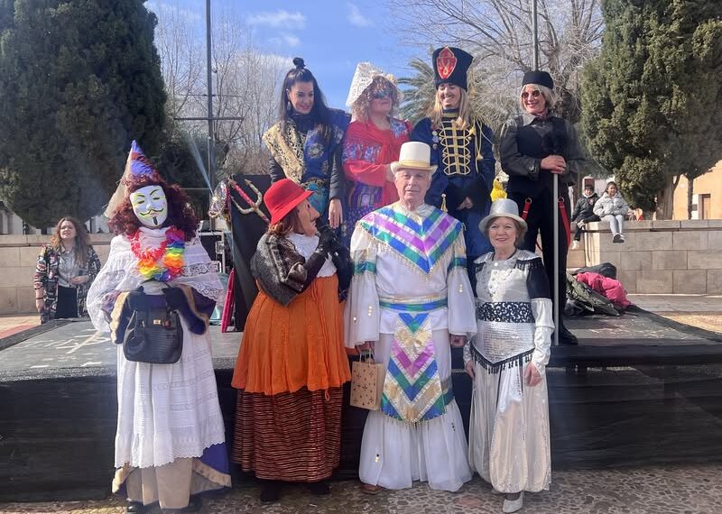 Carnaval de Almagro: Homenaje a Comparsas en la Plaza Mayor