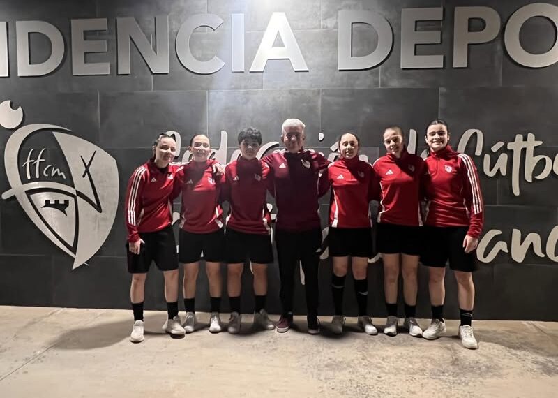 Las Chicas de Fútbol Sala Listas para Competir en el CESA en Salou