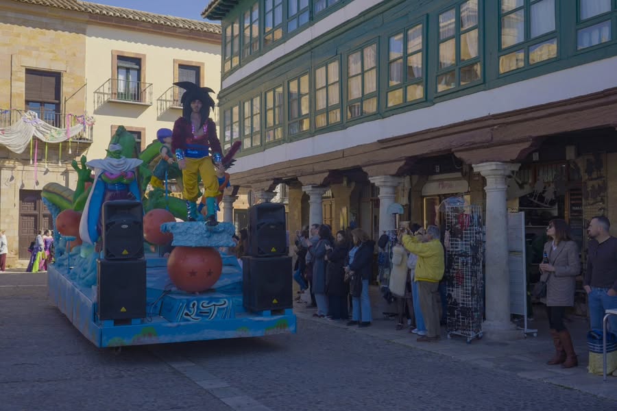 Desfile de Carrozas y Comparsas Ilumina Almagro con Color y Alegría - 637739465 983827243971289 3914108557973393254 n