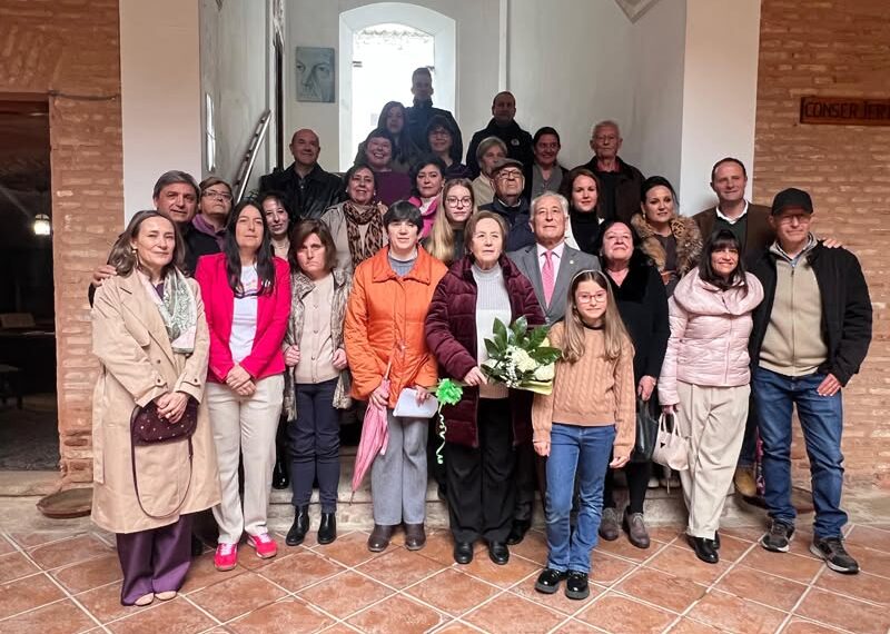 Almagro homenajea a Pepa Delmas, su primera alcaldesa en democracia, con emotivo reconocimiento