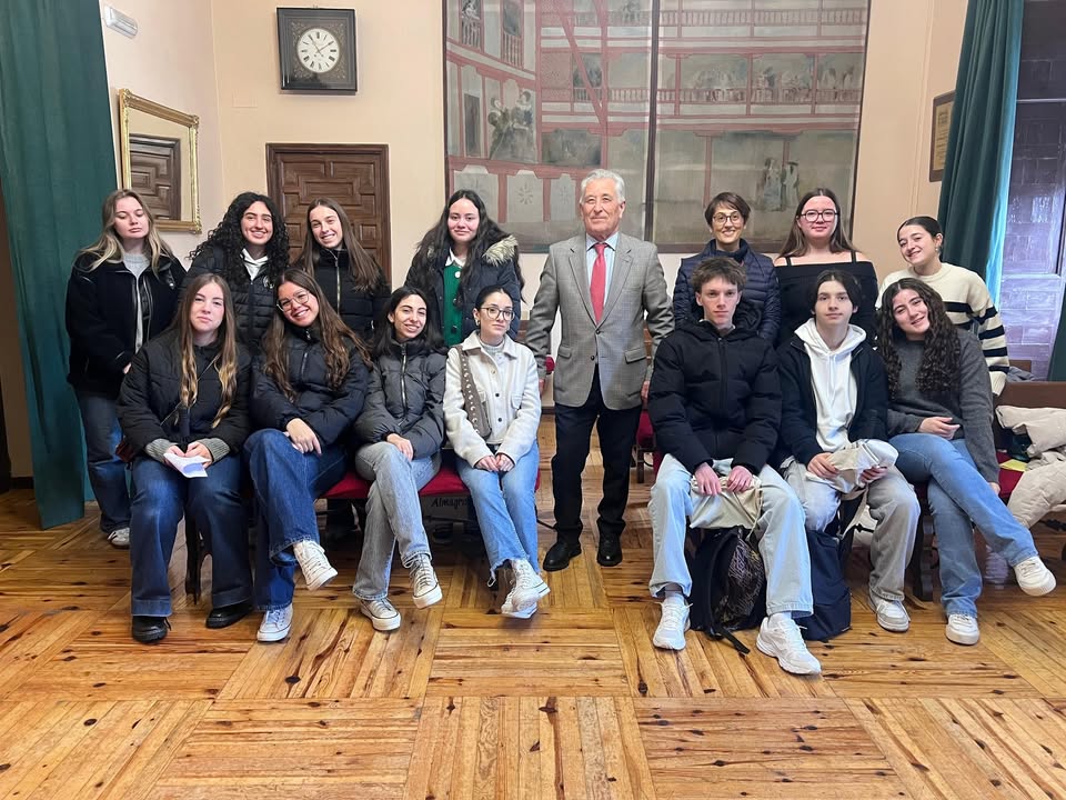 Recepciones en Almagro: Encuentros Educativos y Patrimoniales en el Ayuntamiento - 651255825 999200309100649 1188814275886701630 n