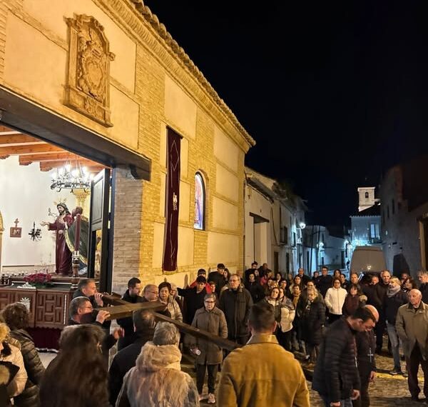 Viacrucis de la Hermandad de la Vera Cruz en Almagro congrega a multitud de fieles