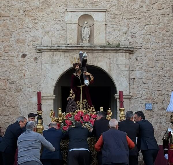Procesión del Viernes Santo en Almagro: Encuentro Emotivo en la Plaza Mayor
