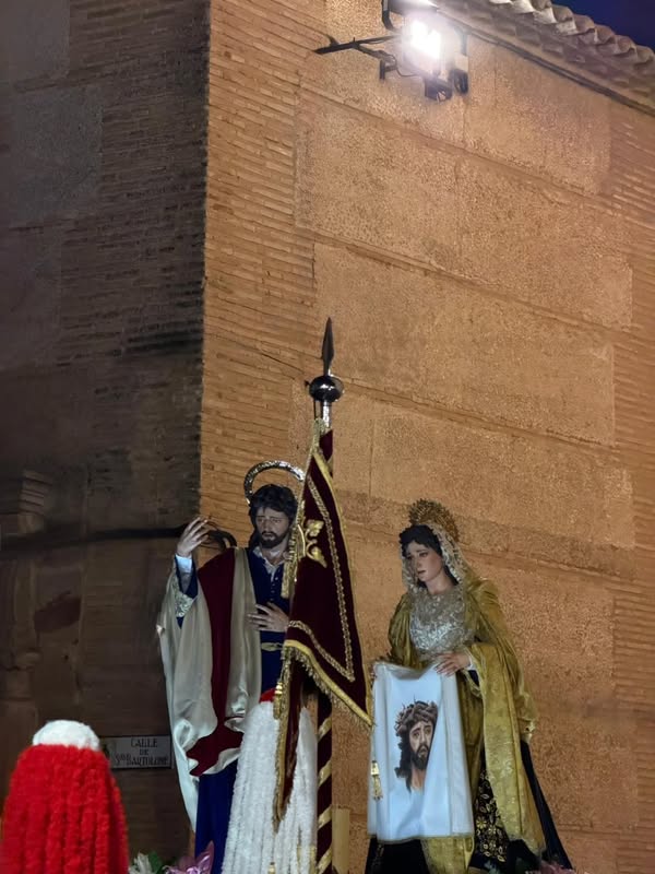 Procesión del Santo Entierro en Almagro: una noche de solemnidad bajo la luna llena 1 Procesión del Santo Entierro en Almagro: una noche de solemnidad bajo la luna llena - 658376590 18246860248305421 2877364257156251765 n.webp