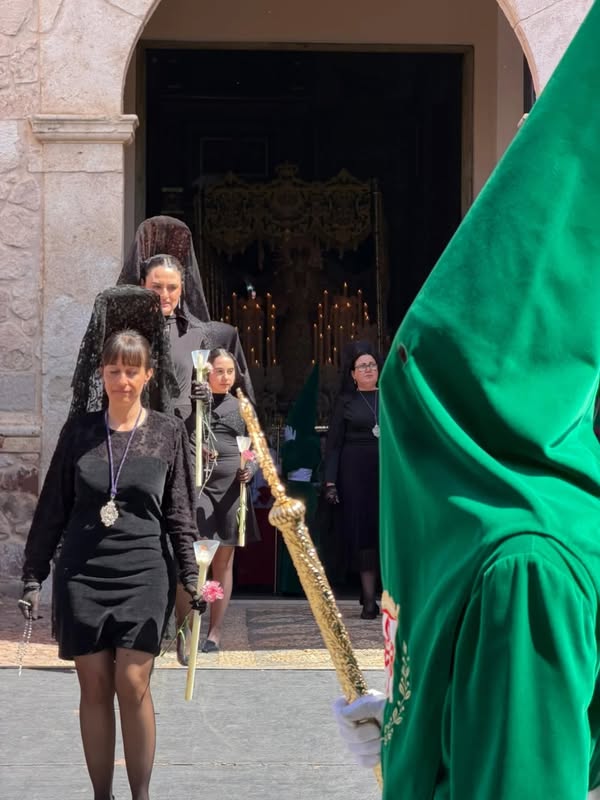 Emotiva Procesión del Hambre en Almagro: Saetas y Aplausos en Viernes Santo - 658868481 18246836623305421 750092265222363943 n.webp