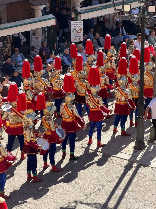 Desfile de Semana Santa en Almagro congrega a multitud en la Plaza Mayor - 659173977 18246957199305421 2833063988656264180 n.webp