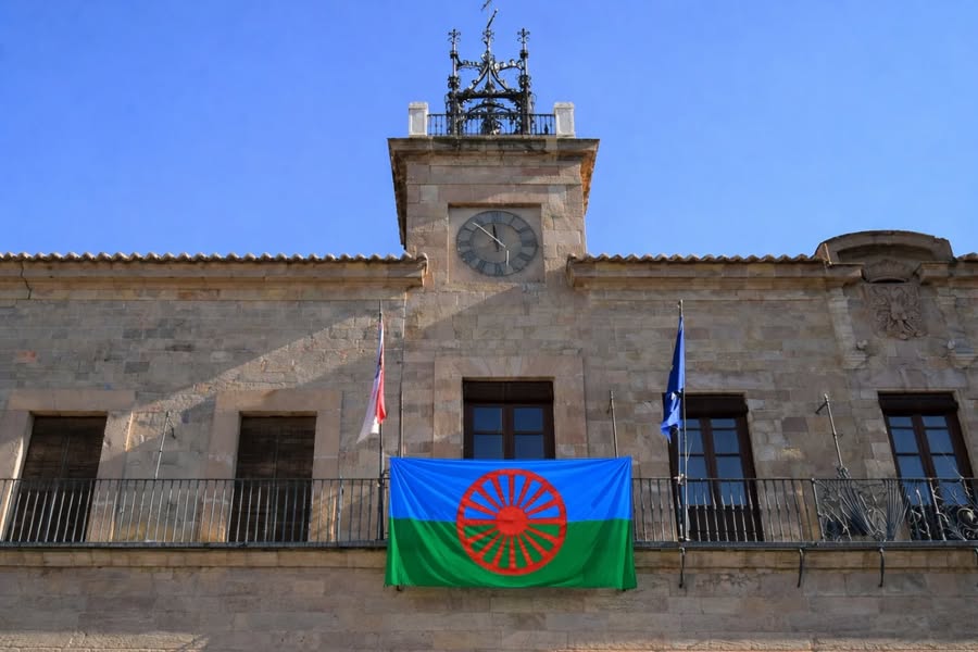 Día del Pueblo Gitano: Celebración de Identidad y Diversidad Cultural 1 Día del Pueblo Gitano: Celebración de Identidad y Diversidad Cultural - 669051014 18247371652305421 4407150030112107377 n.webp