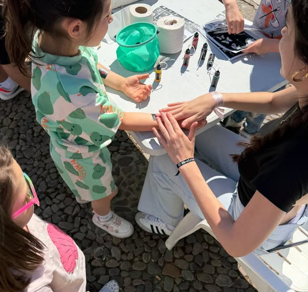Día del Niño en Almagro: Creatividad y Juegos en la Plaza Mayor