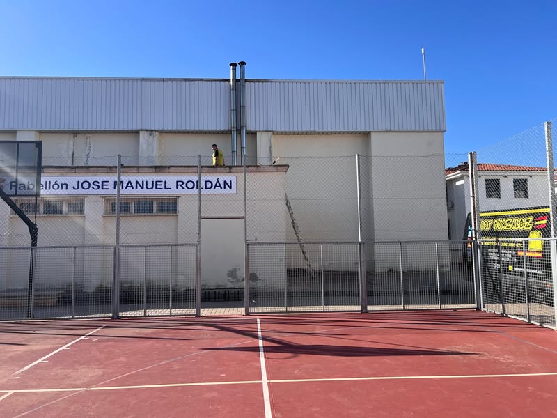 Mejoras en el Pabellón José Manuel Roldán: Impermeabilización de la Cubierta - 681233826 1035287122158634 5409531920304108812 n