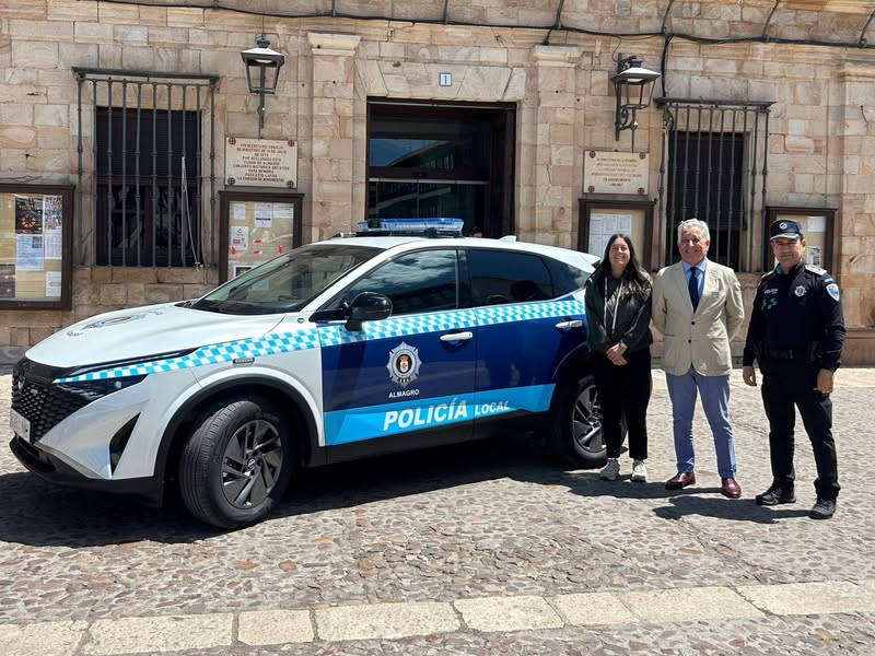 Almagro suma un nuevo vehículo híbrido a la flota de la Policía Local - 690789827 1042868208067192 8328187341234949751 n