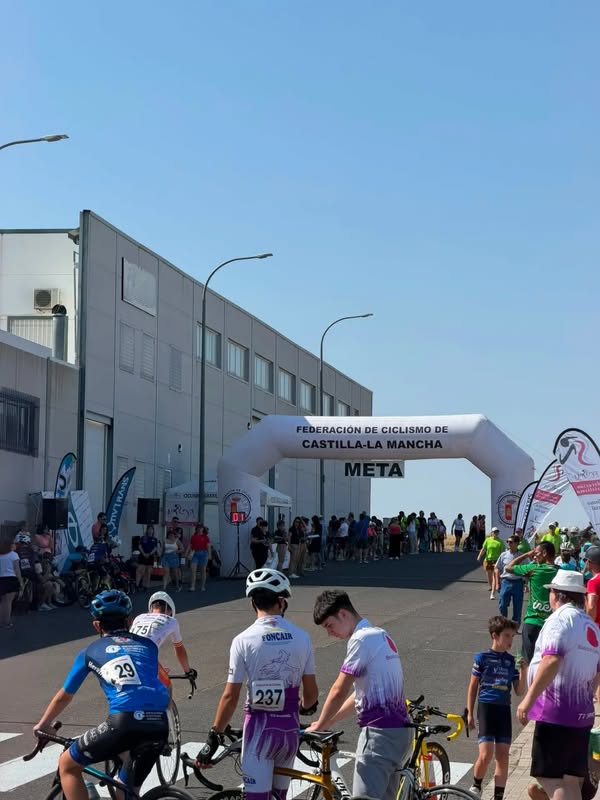 Ciclistas almagreños conquistan el IV Trofeo Torytrans en un caluroso campeonato regional - 710613371 18253687150305421 5955400939801234475 n.webp