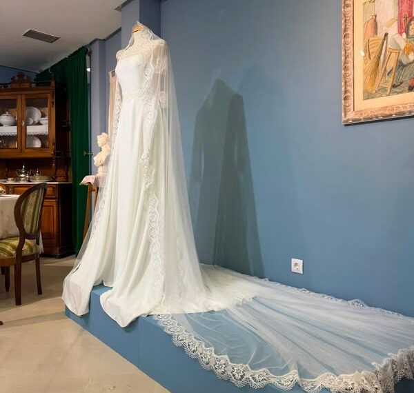 Vestido de Novia de Alejandro de Miguel Exhibido en Museo del Encaje de Almagro