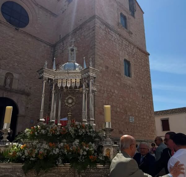 Almagro celebra el Corpus Christi con tradición, fe y color en sus calles.