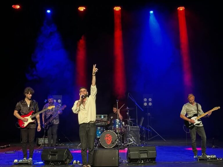 Vuelo Fidji emociona en Almagro con un concierto vibrante en el Teatro Municipal