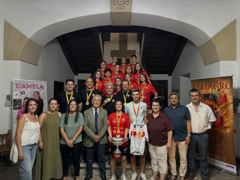 Almagro Celebra Dos Títulos Nacionales con Homenaje a Deportistas Locales