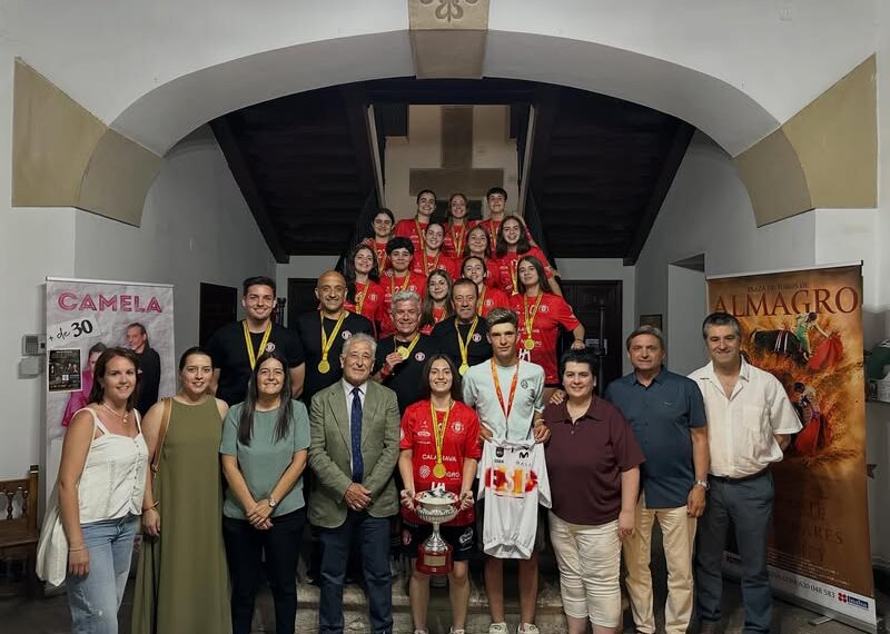 Almagro Celebra Dos Títulos Nacionales con Homenaje a Deportistas Locales